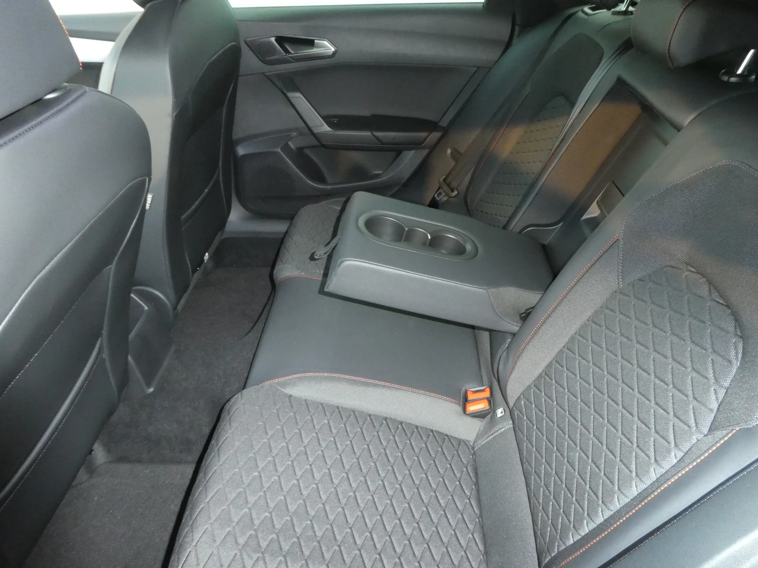 Bild eines SEAT Leon SP Kombi FR 1.5 eTSI DSG 115 PS