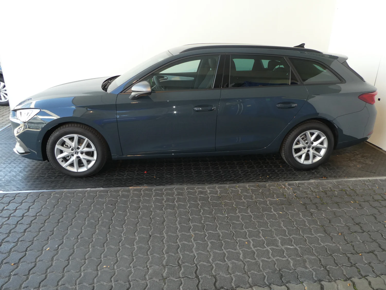 Bild eines SEAT Leon SP Kombi FR 1.5 eTSI DSG 115 PS