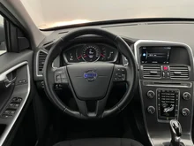Volvo XC60 D4 Kinetic AWD in grau