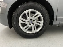 Volvo XC60 D4 Kinetic AWD in grau
