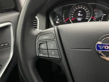 Volvo XC60 D4 Kinetic AWD in grau