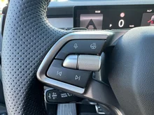 Škoda Peaq Sportline 90x in Moon-Weiß Metallic