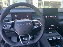 Škoda Peaq Sportline 90x in Moon-Weiß Metallic