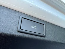 Škoda Peaq Sportline 90x in Moon-Weiß Metallic