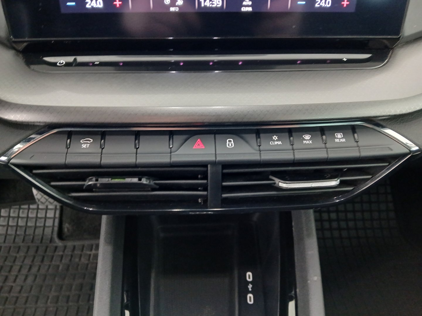 Škoda OCTAVIA Combi 4x4 Ambition TDI DSG | Bild 24 von 29