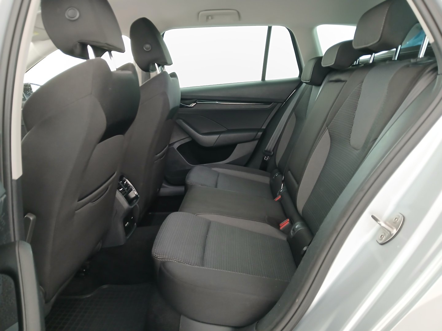 Škoda OCTAVIA Combi 4x4 Ambition TDI DSG | Bild 26 von 29