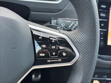 VW Tiguan R-Line TSI DSG in Deep Black Perleffekt