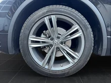 VW Tiguan R-Line TSI DSG in Deep Black Perleffekt