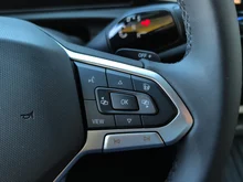 VW T-Roc Life eTSI DSG in Grenadillschwarz Metallic