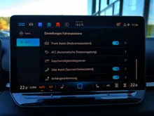 VW T-Roc Life eTSI DSG in Grenadillschwarz Metallic