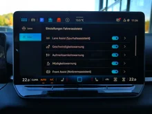 VW T-Roc Life eTSI DSG in Grenadillschwarz Metallic
