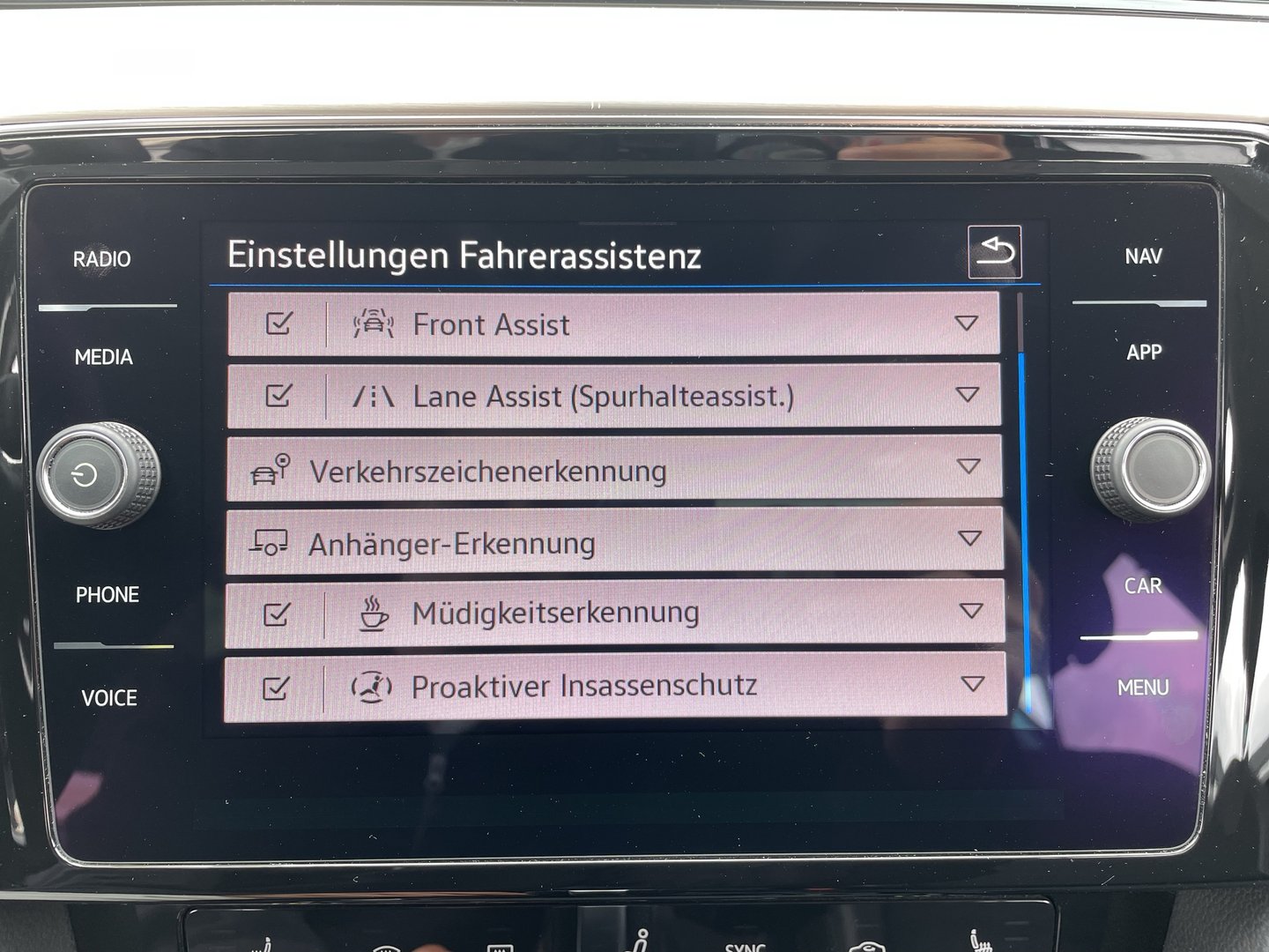 VW Passat Variant Elegance TDI DSG | Bild 19 von 26