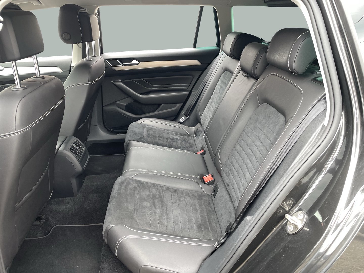 VW Passat Variant Elegance TDI DSG | Bild 22 von 26
