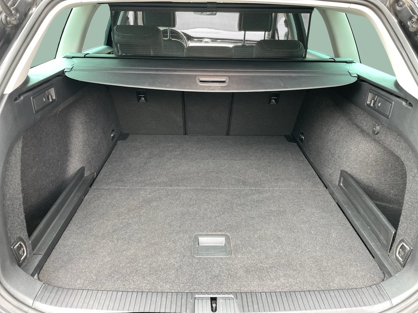 VW Passat Variant Elegance TDI DSG | Bild 24 von 26