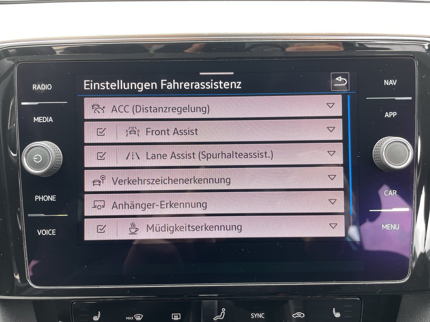 VW Passat Variant Elegance TDI DSG | Bild 18 von 26