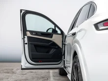 Porsche Cayenne S E-Hybrid in CARRARAWEISSMETALLIC