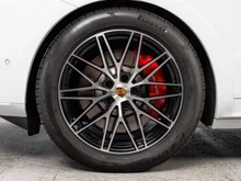 Porsche Cayenne S E-Hybrid in CARRARAWEISSMETALLIC