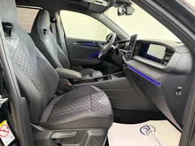 VW Tayron Sport eHybrid DSG 150kW in Grenadillschwarz Metallic