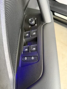 VW Tayron Sport eHybrid DSG 150kW in Grenadillschwarz Metallic