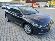 VW Golf Style eHybrid DSG in Deep Black Perl.