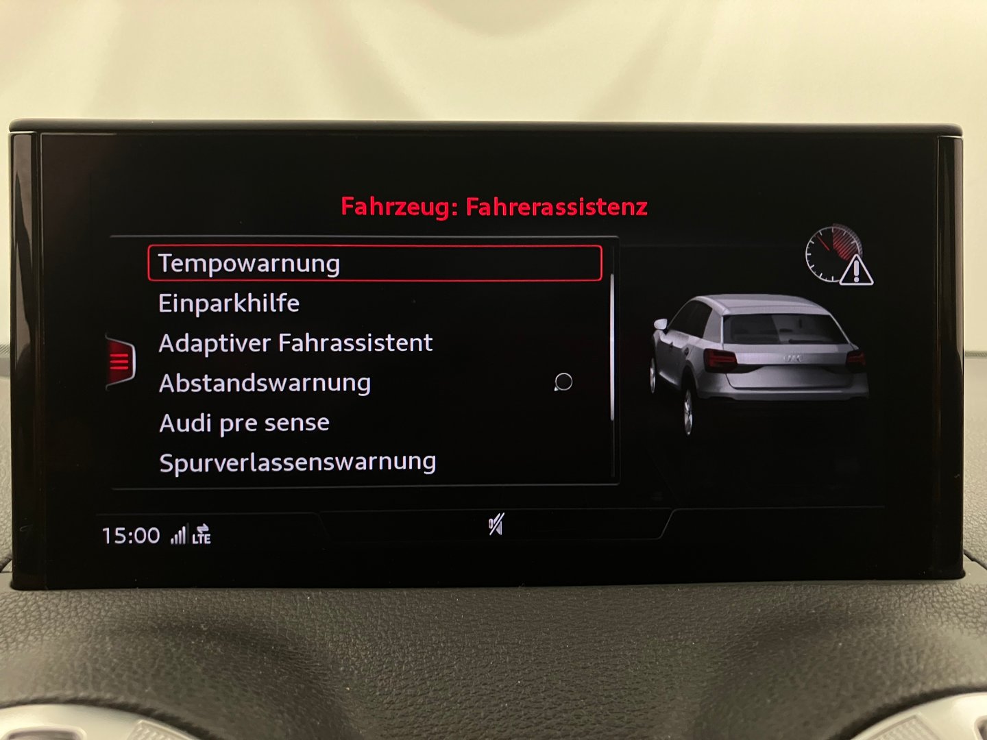 Audi Q2 35 TDI quattro S line | Bild 20 von 30