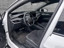 Škoda Elroq Sportline 85x in 2Y Moon-Weiss Metallic