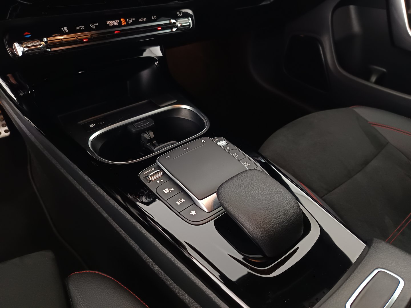 Mercedes CLA 220 d Shooting Brake Aut. | Bild 34 von 38