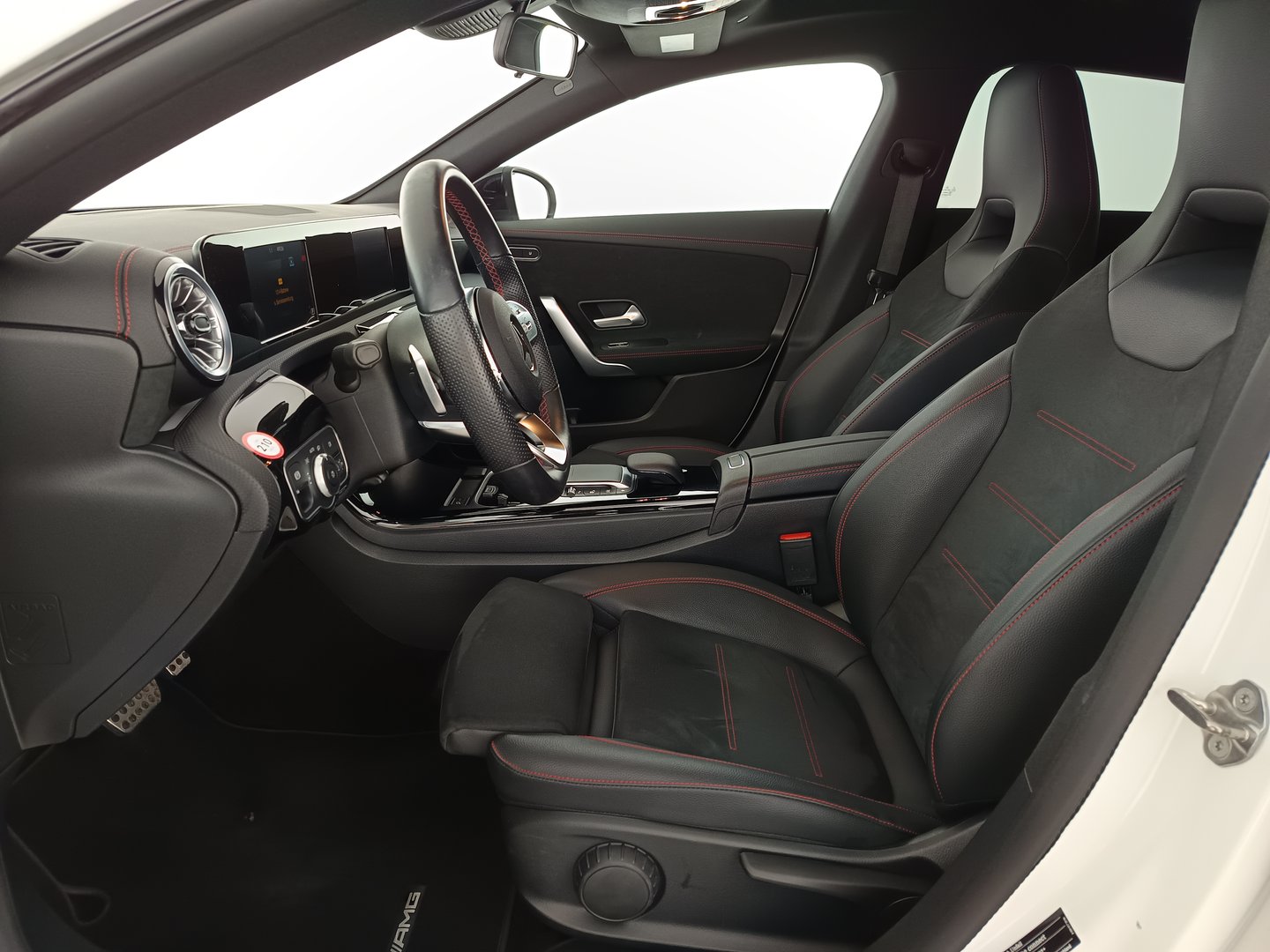 Mercedes CLA 220 d Shooting Brake Aut. | Bild 13 von 38