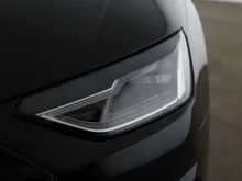 Audi A4 Avant 35 TFSI advanced in MYTHOSSCHWARZ METALLIC