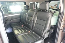 Citroën Spacetourer BlueHDI 150 S&S 6-Gang M Shine in dunkelbraun - metallic-perleffekt