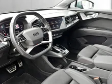 Audi Q4 e-tron 50 e-tron quattro in Geysirblau metaliic