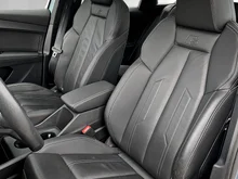 Audi Q4 e-tron 50 e-tron quattro in Geysirblau metaliic