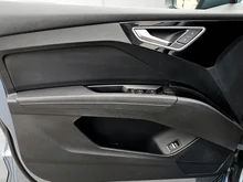 Audi Q4 e-tron 50 e-tron quattro in Geysirblau metaliic