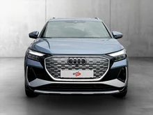 Audi Q4 e-tron 50 e-tron quattro in Geysirblau metaliic