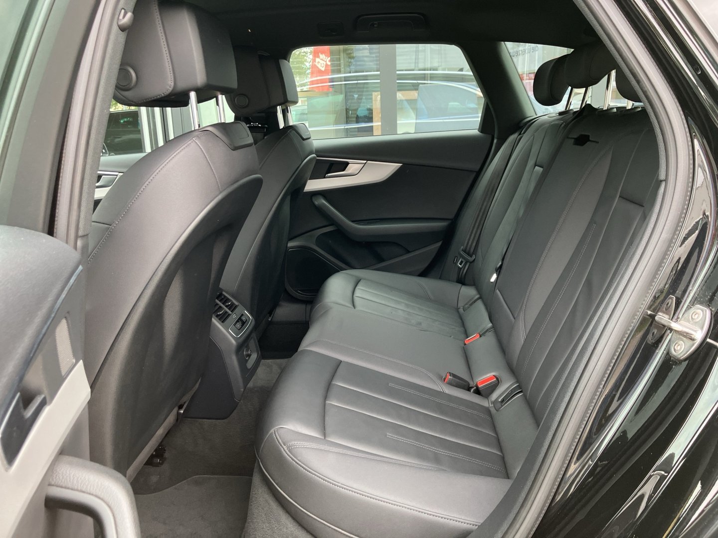 Audi A4 Avant 35 TFSI advanced | Bild 13 von 17