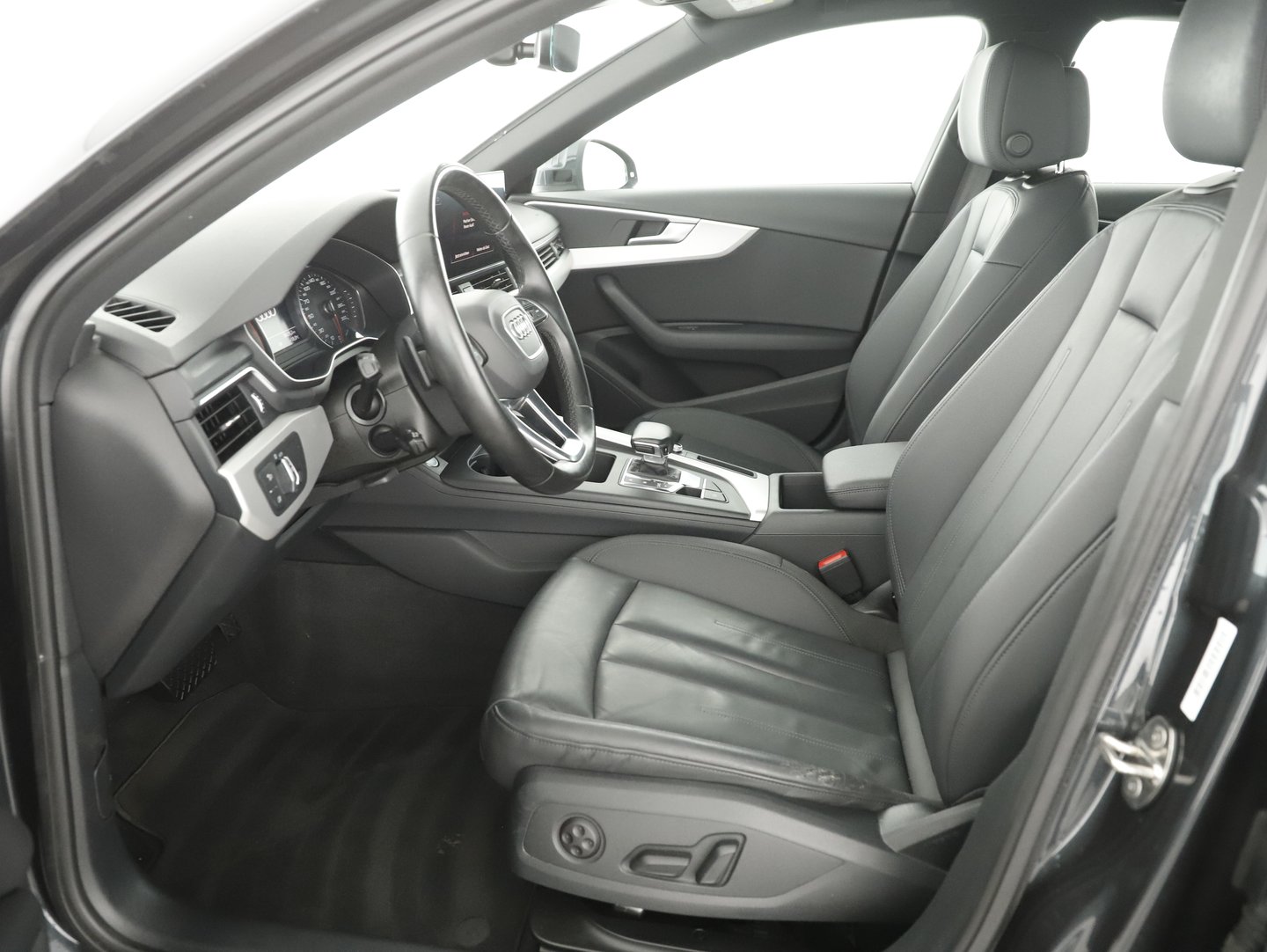 Audi A4 Avant 35 TFSI advanced | Bild 13 von 32