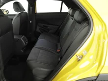 VW T-Roc Style eTSI DSG in Canary Yellow Dach Black Uni