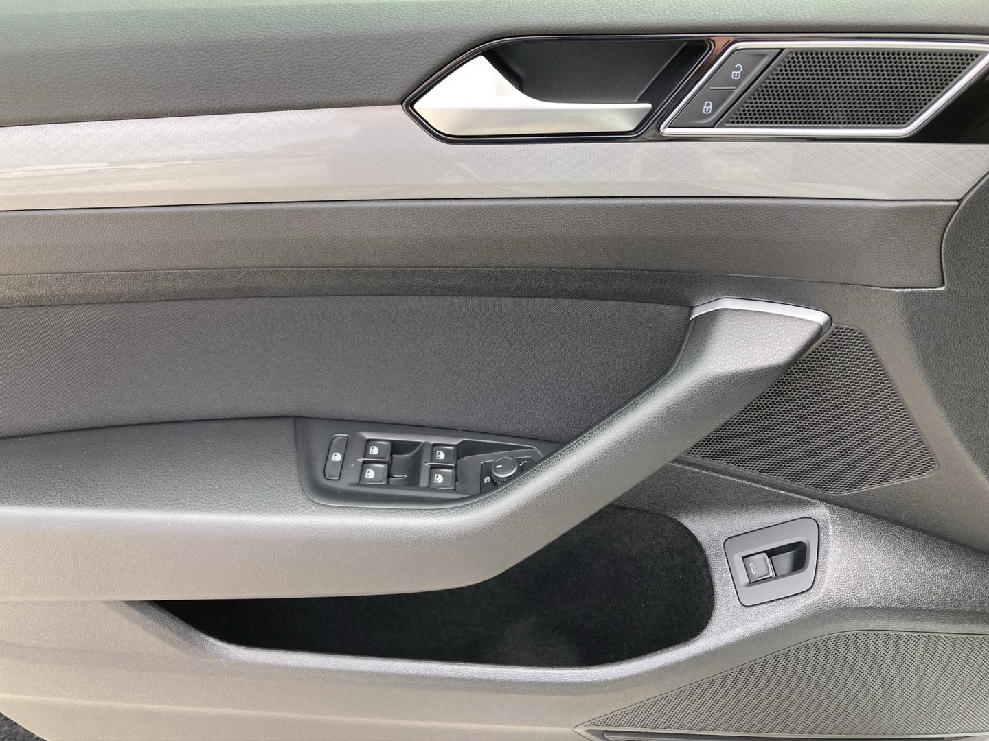 VW Passat Variant Business TDI DSG | Bild 9 von 19