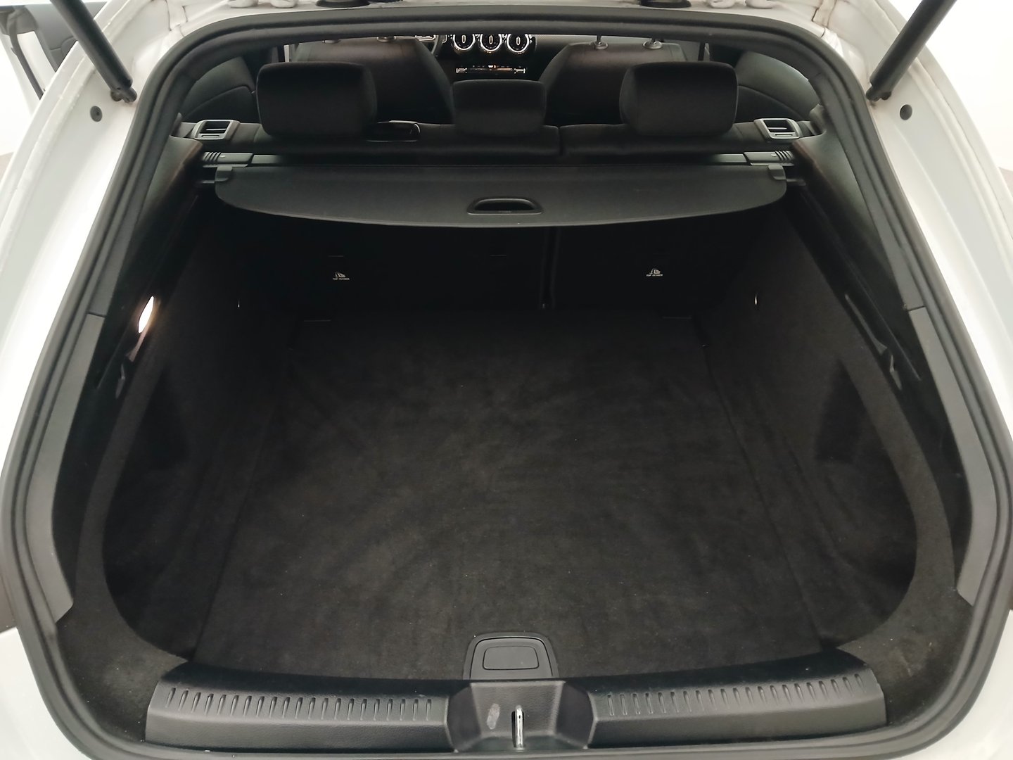 Mercedes CLA 180 d Shooting Brake | Bild 27 von 31