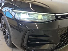 VW Passat Variant R-Line eTSI DSG in Grenadillschwarz Metallic