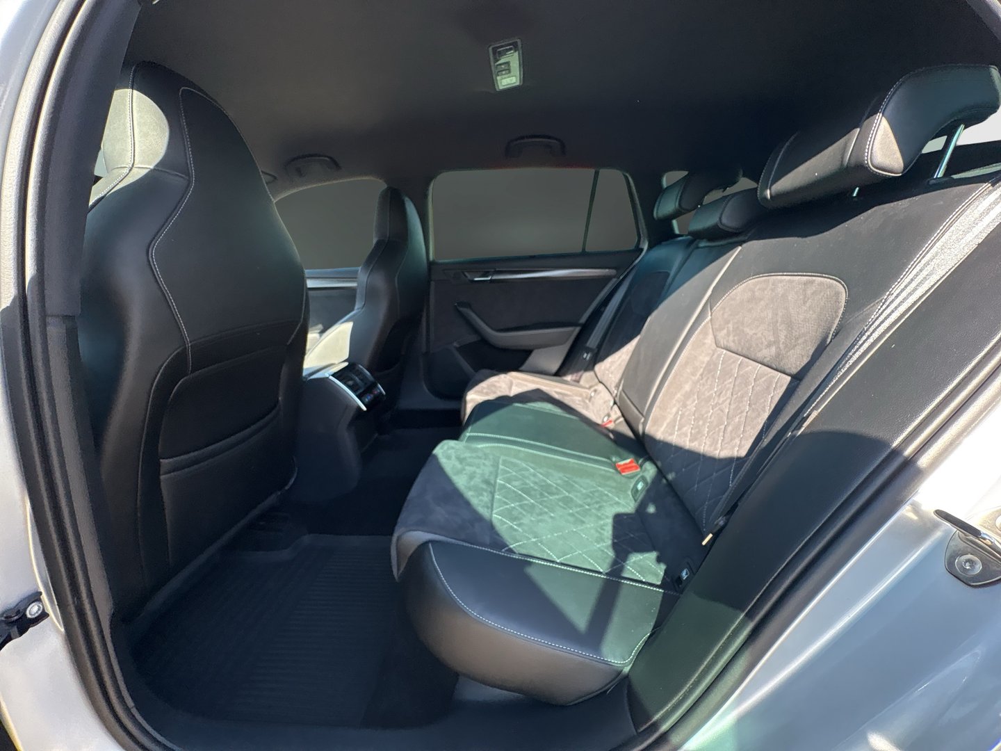 Škoda SUPERB Combi 4x4 SPORTLINE TDI DSG | Bild 17 von 23