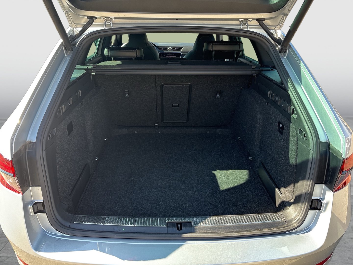 Škoda SUPERB Combi 4x4 SPORTLINE TDI DSG | Bild 20 von 23