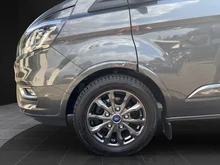 Ford Tourneo Custom 2,0 TDCi 320 L1 Titanium Aut. in dunkelgrau metallic