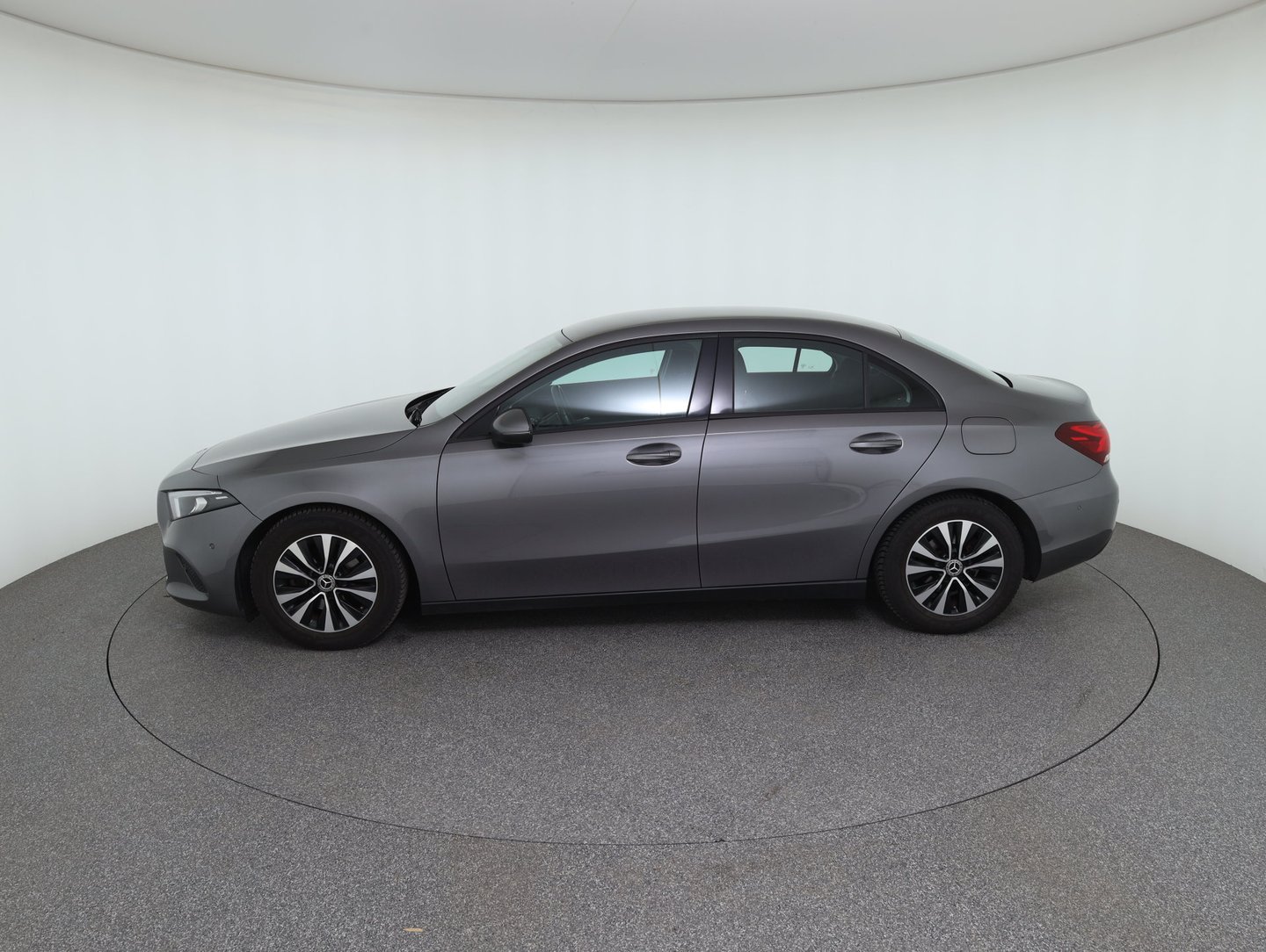 Mercedes A 180 d Limousine Aut. | Bild 8 von 35