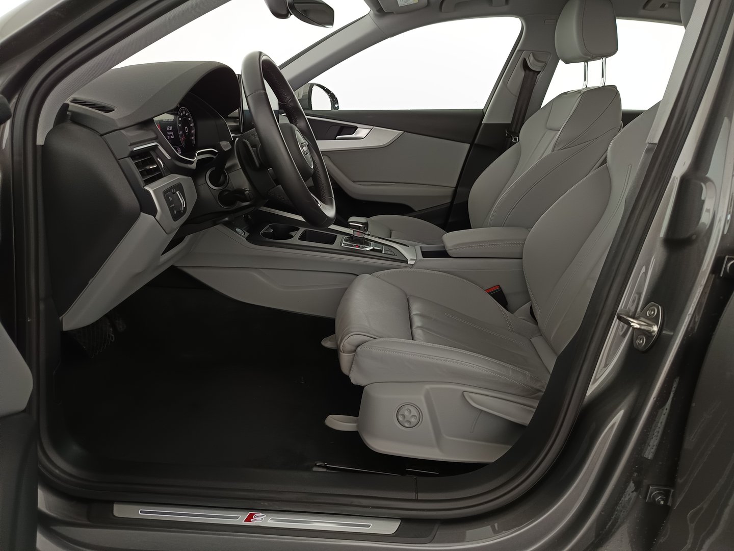 Audi A4 Limousine 30 TDI S line | Bild 13 von 32