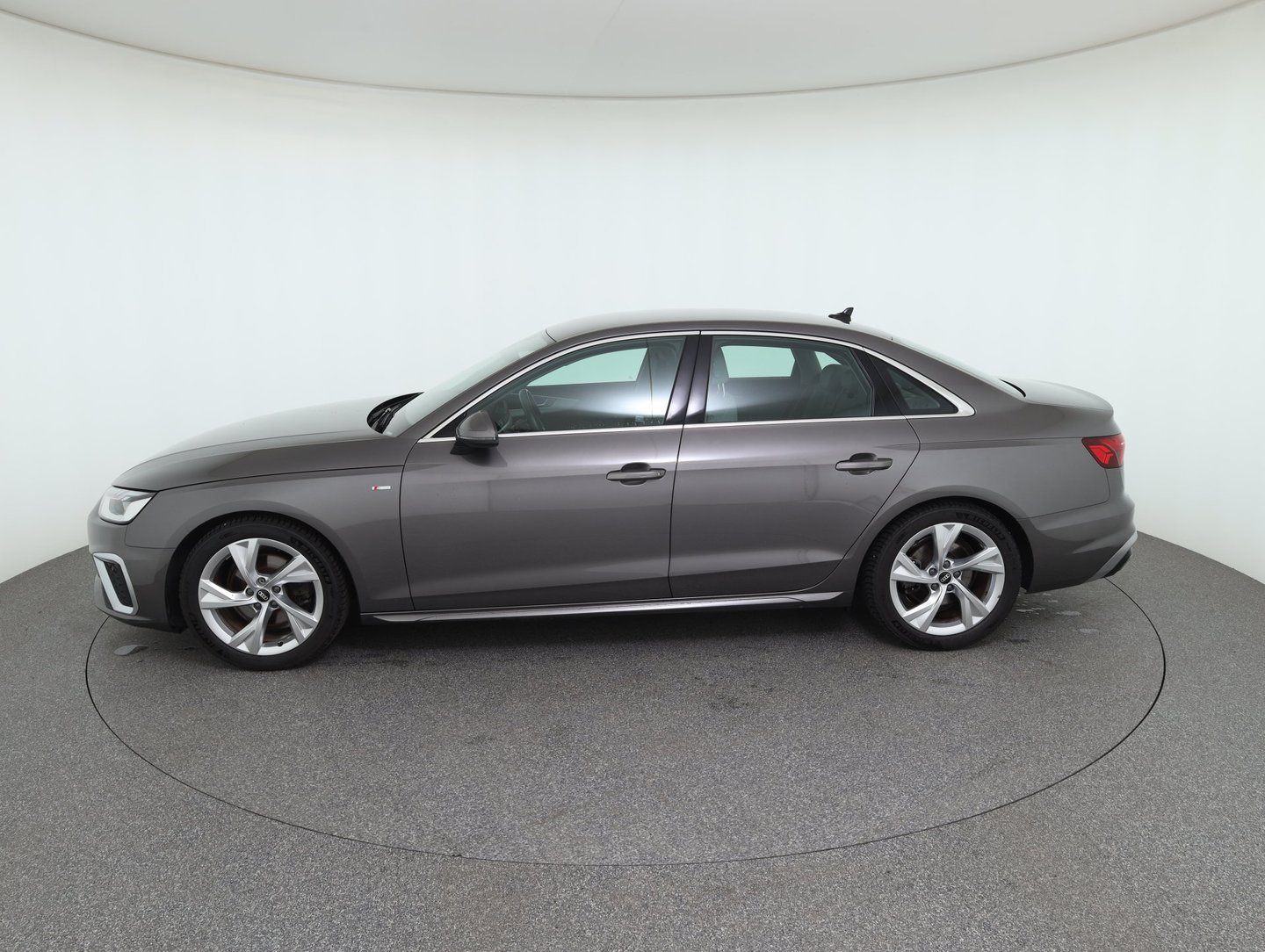 Audi A4 Limousine 30 TDI S line | Bild 8 von 32