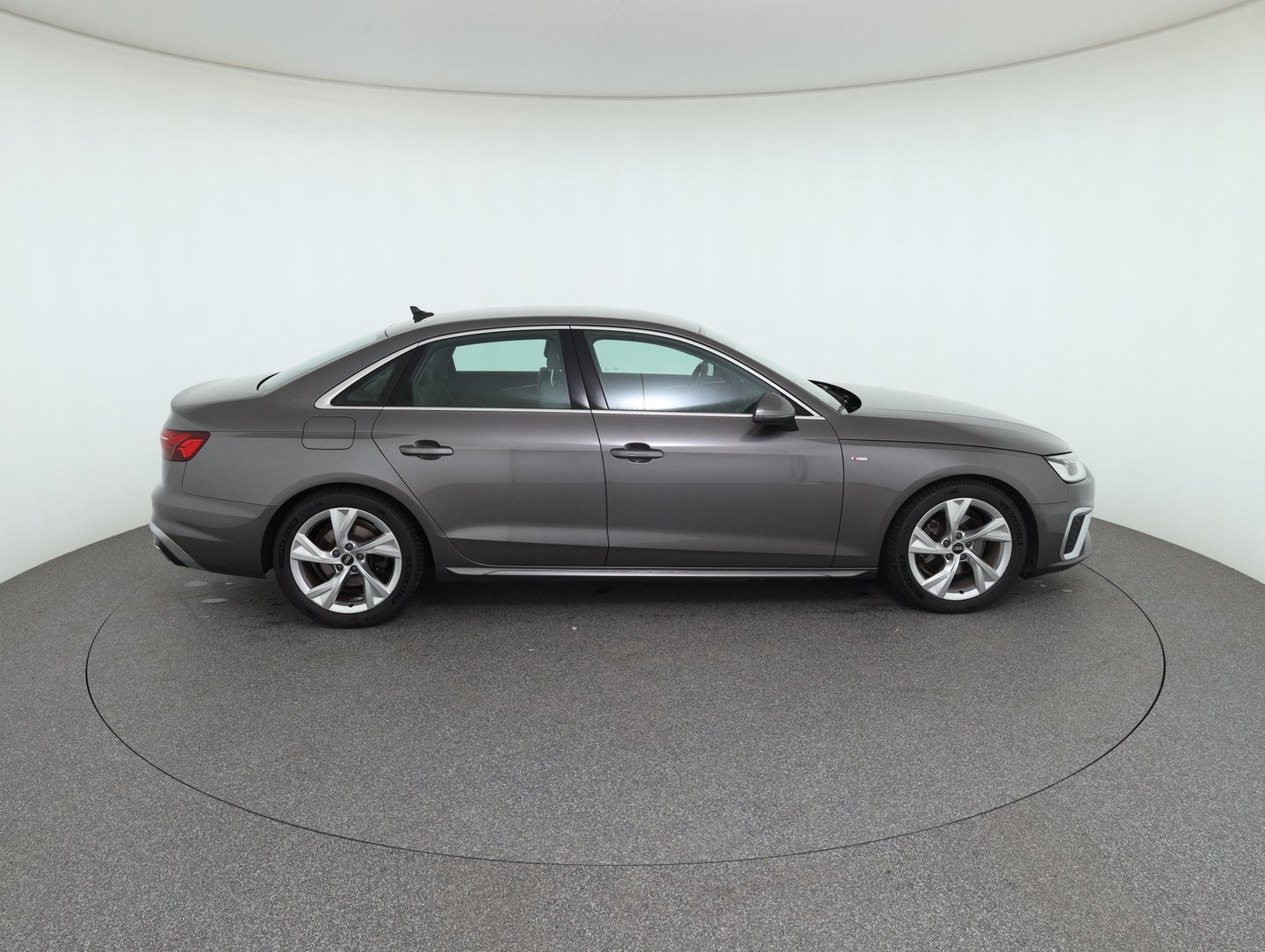 Audi A4 Limousine 30 TDI S line | Bild 4 von 32