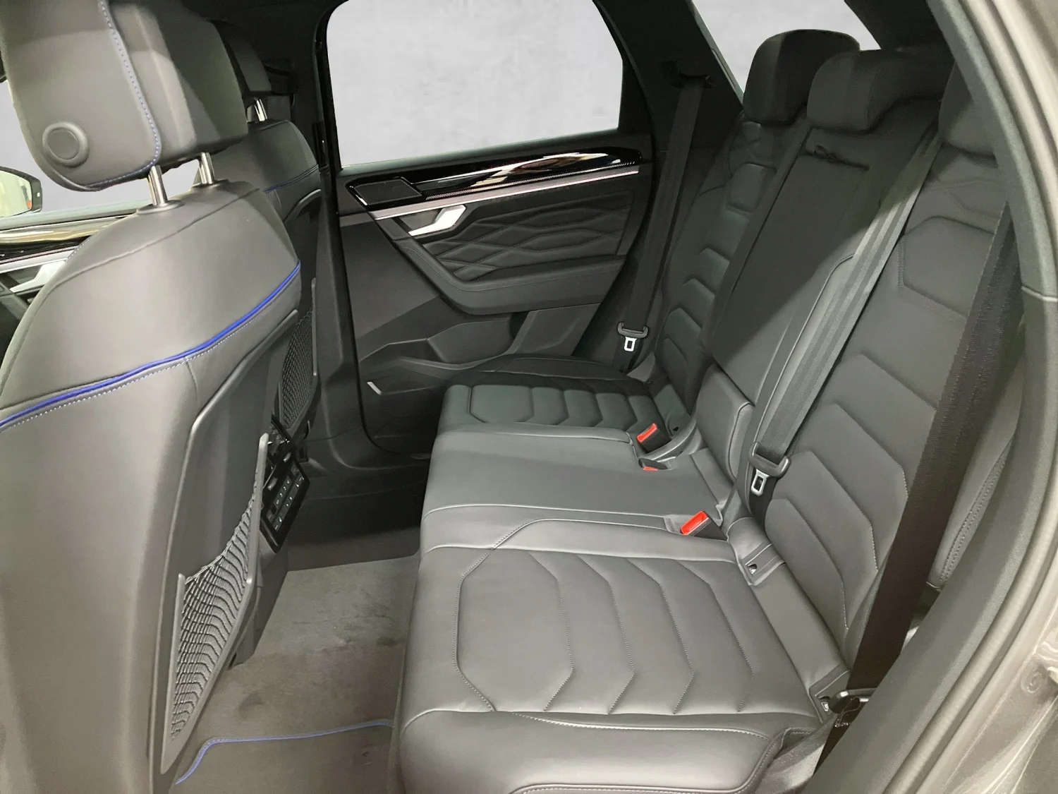 Bild eines VW Touareg R eHybrid TSI 4M. Final Edition