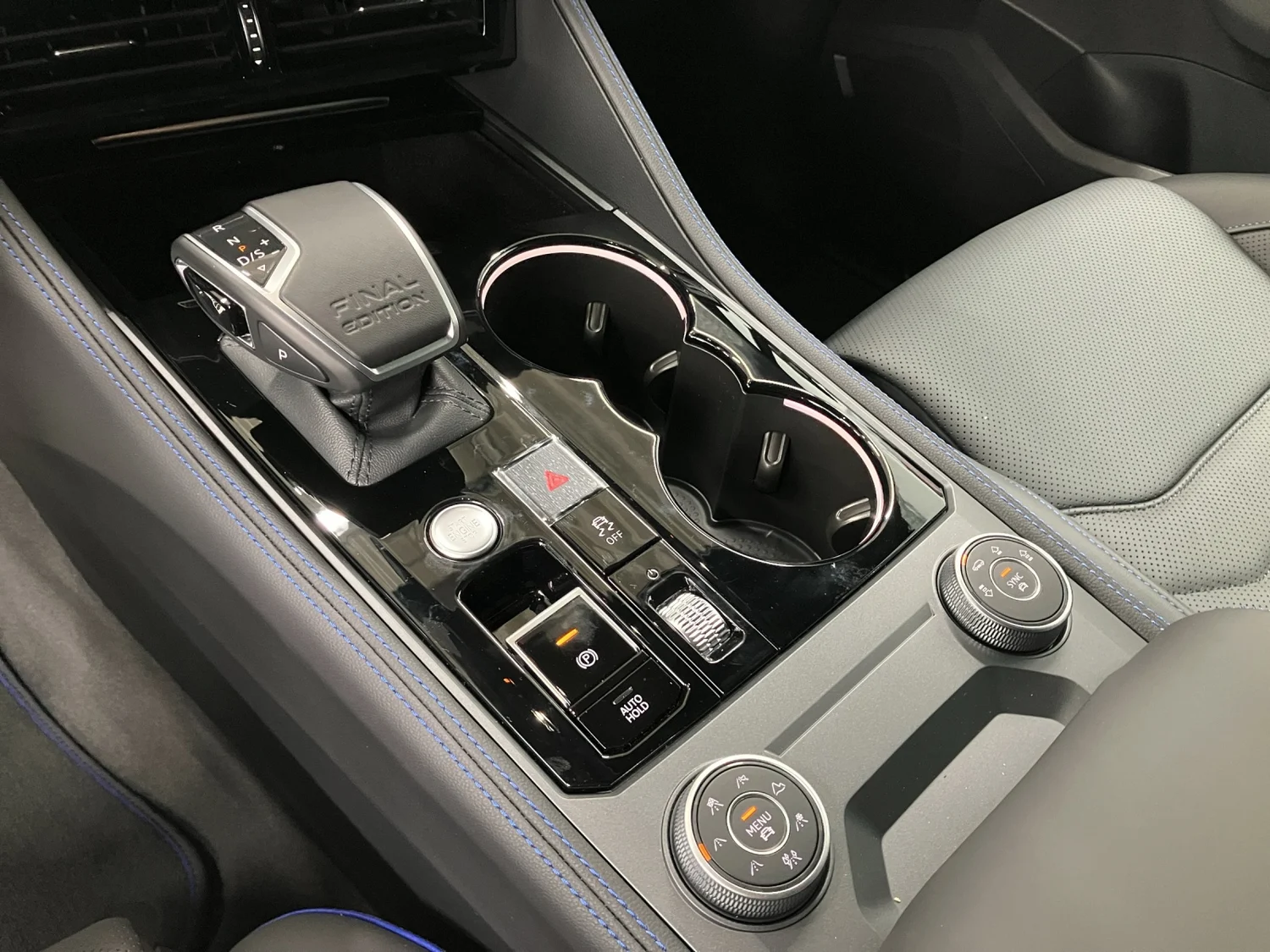 Bild eines VW Touareg R eHybrid TSI 4M. Final Edition