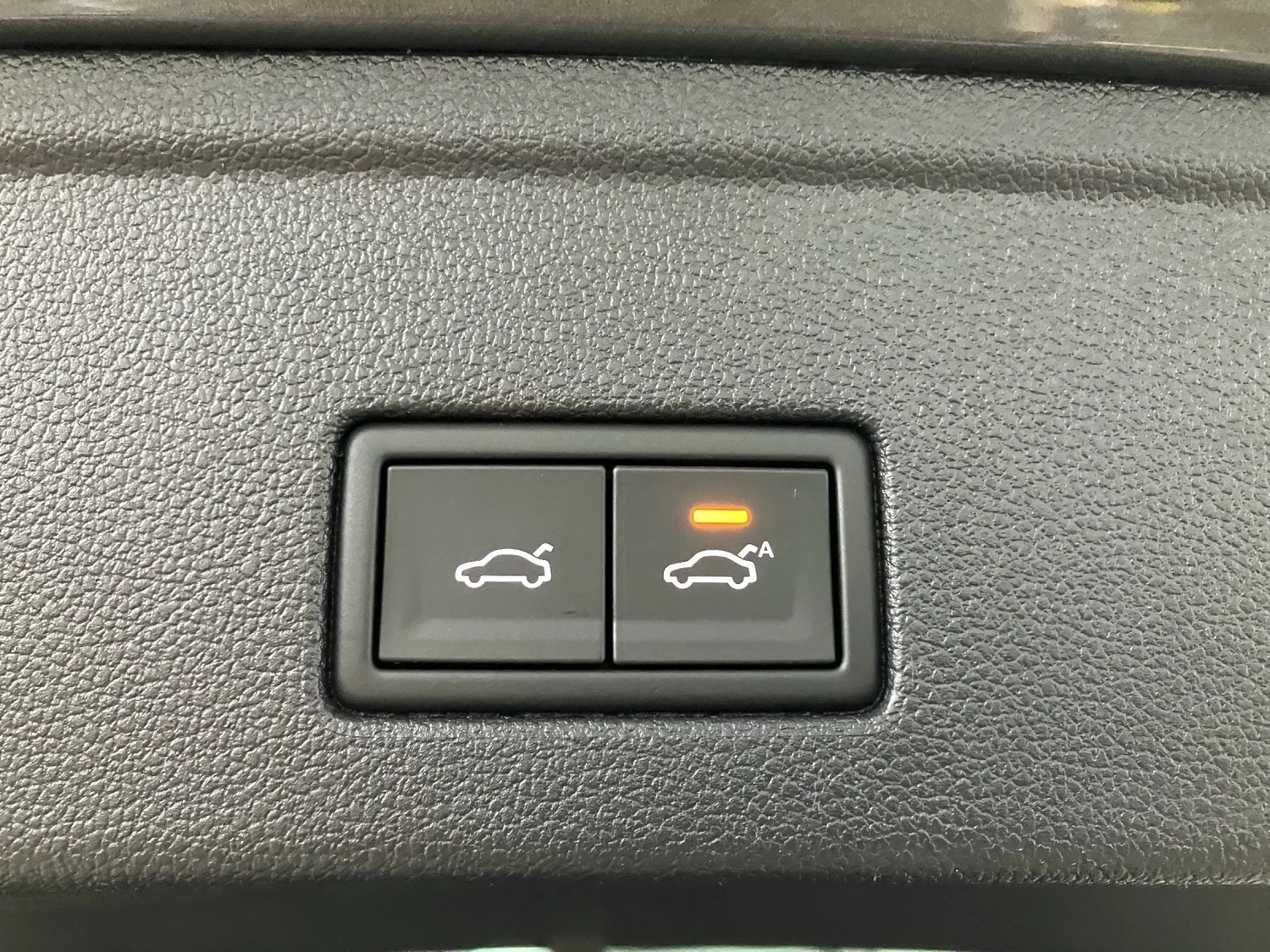 Bild eines VW Touareg R eHybrid TSI 4M. Final Edition